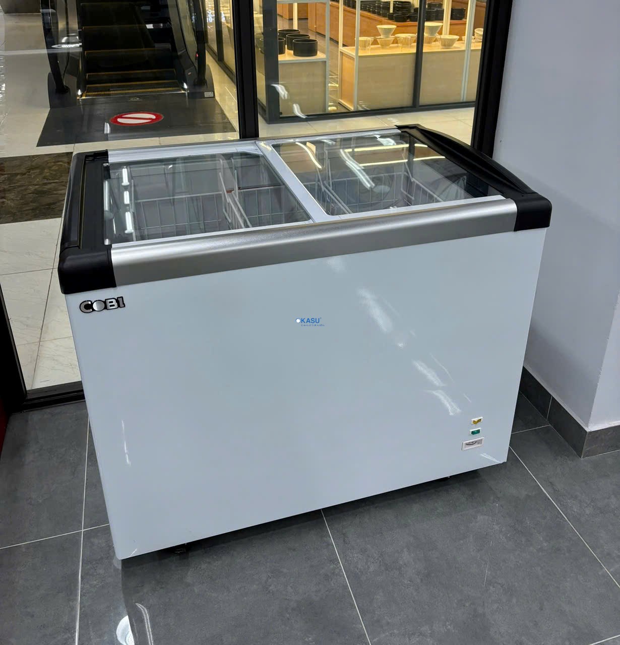 Tủ Đông Nằm Cánh Kính Phẳng Cobi CBSD-320P