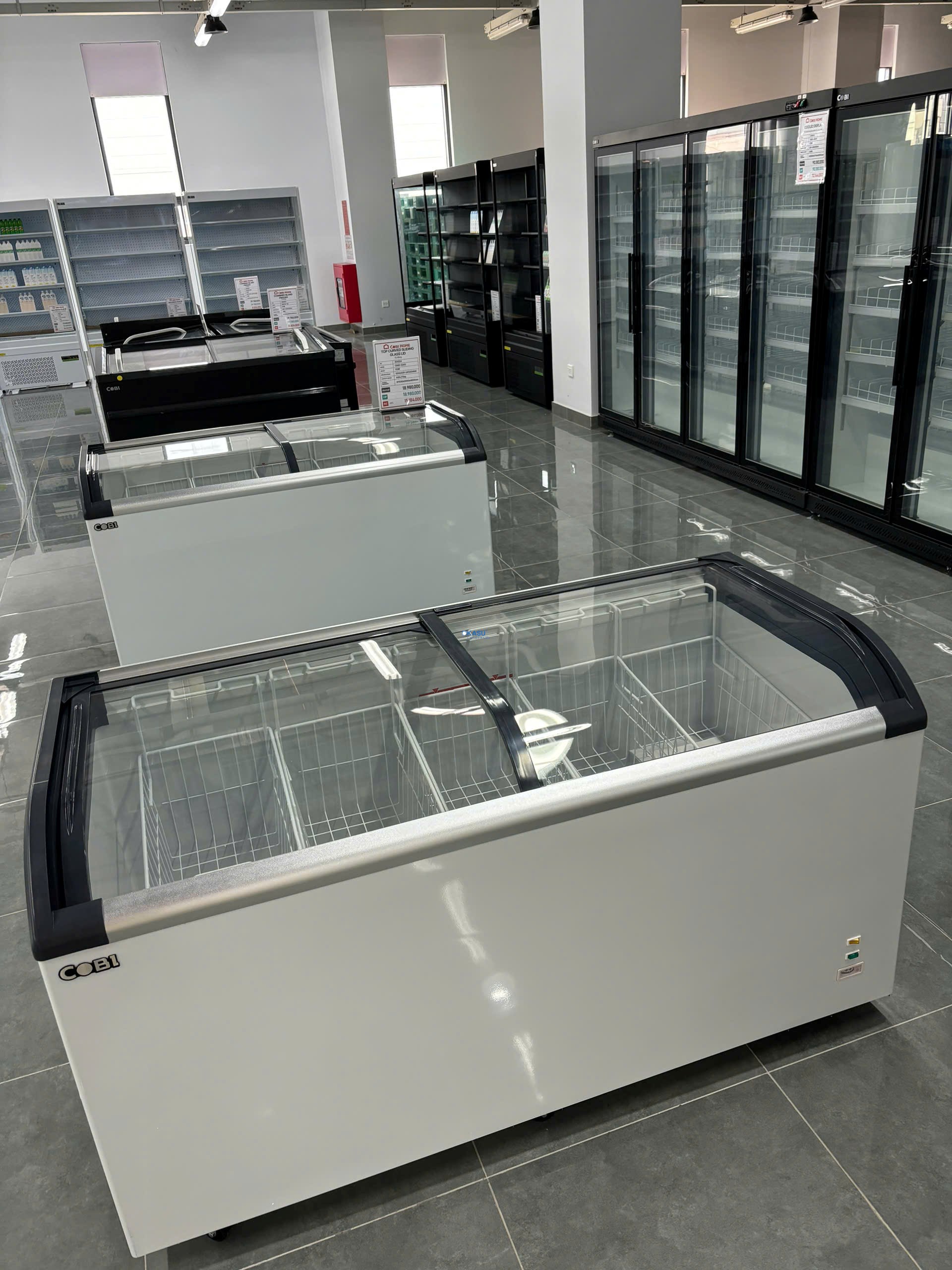 Tủ Đông Nằm Cánh Kính Cong Cobi CBSD-520Q